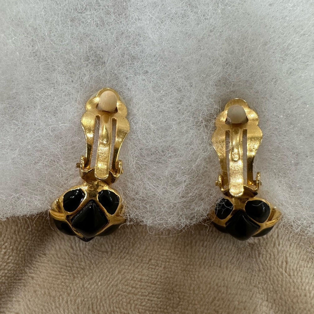 Black and gold color clip on earrings. - Picture 3 of 5